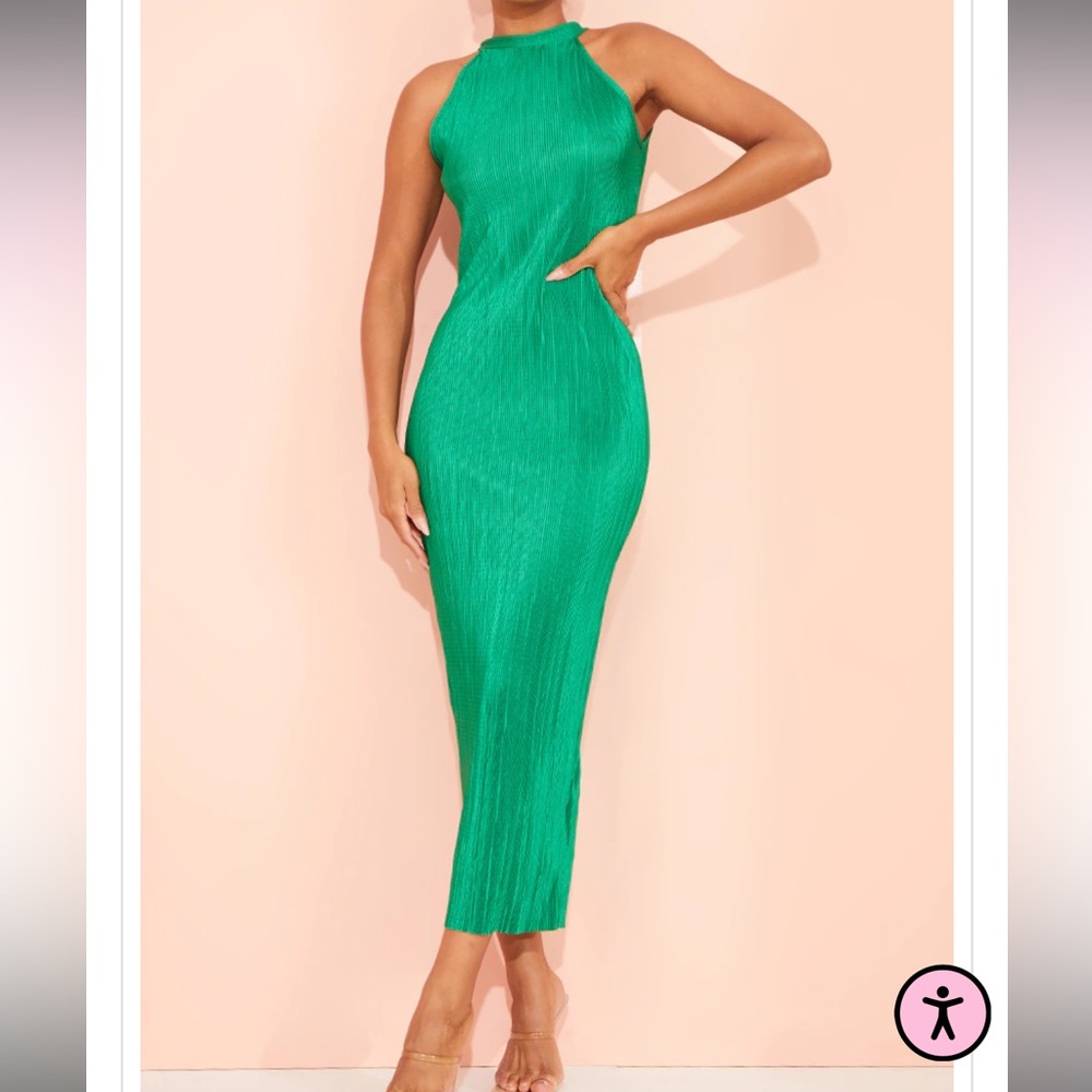 Green Size Medium Slinky Halter dress, perfect for summer 🤍